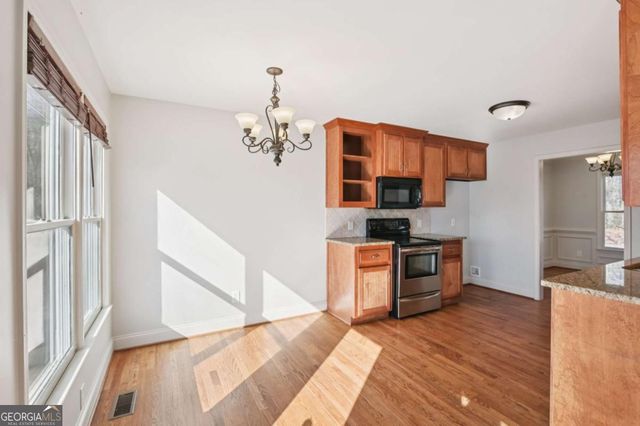 102 Oak Ridge Trail SE, White, GA 30184