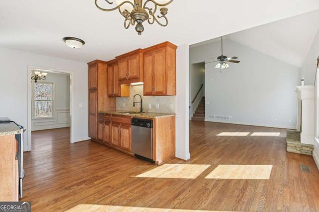 102 Oak Ridge Trail SE, White, GA 30184