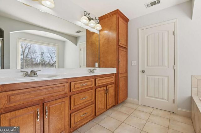 102 Oak Ridge Trail SE, White, GA 30184