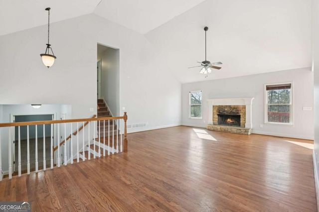 102 Oak Ridge Trail SE, White, GA 30184