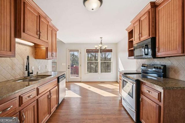 102 Oak Ridge Trail SE, White, GA 30184