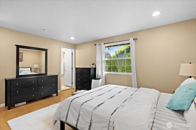 14303 102nd Avenue NE, Kirkland, WA 98034