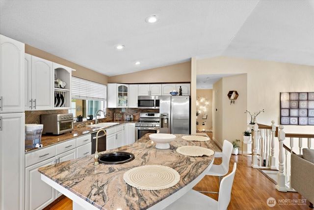 14303 102nd Avenue NE, Kirkland, WA 98034