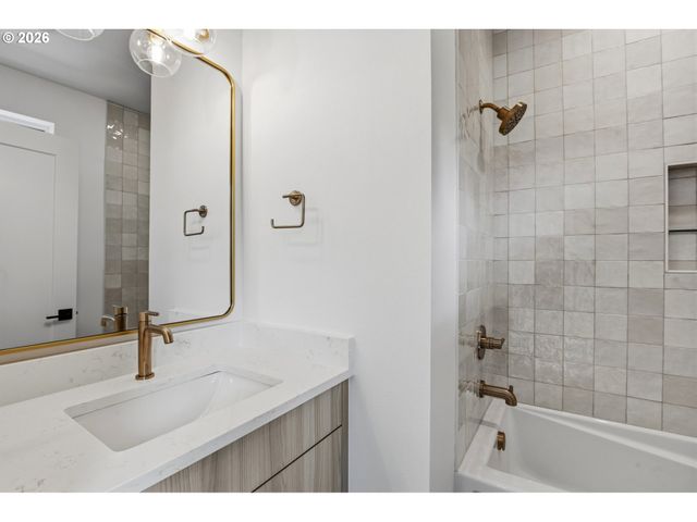 4062 Se Long St, Portland, OR 97202