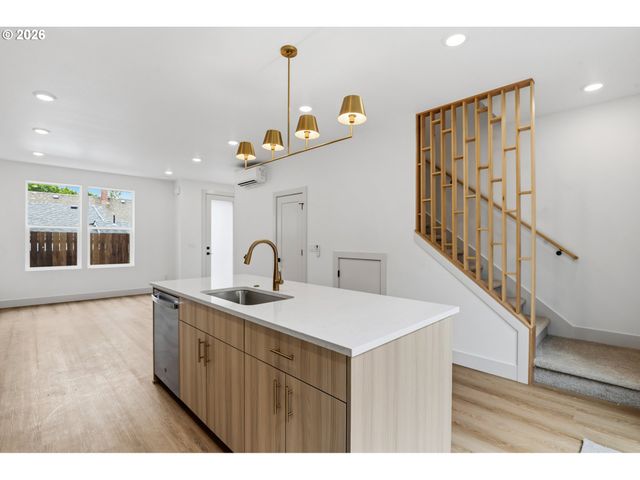 4062 Se Long St, Portland, OR 97202
