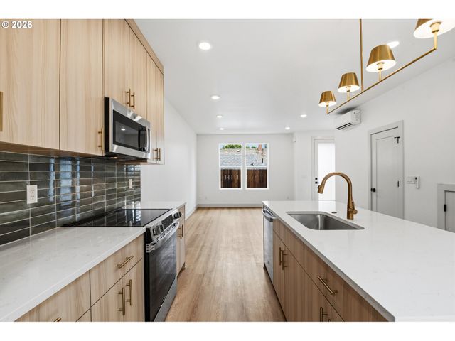 4062 Se Long St, Portland, OR 97202