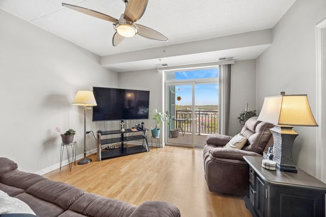 9355 Irving Park Road 401, Schiller Park, IL 60176