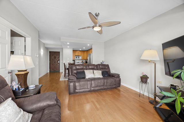 9355 Irving Park Road 401, Schiller Park, IL 60176
