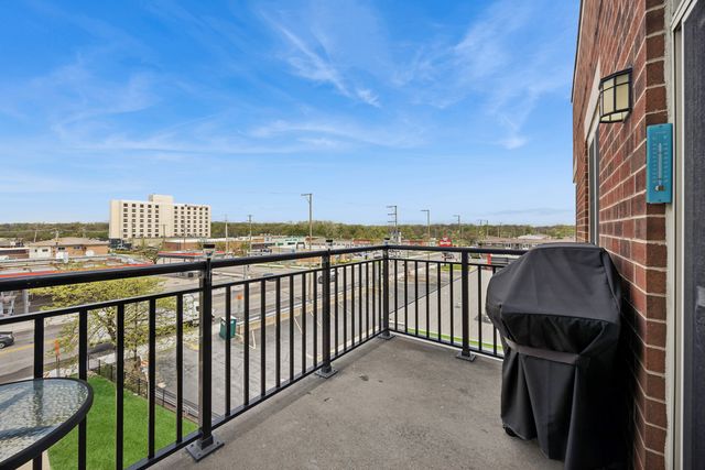 9355 Irving Park Road 401, Schiller Park, IL 60176
