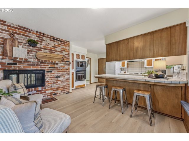 12015 Nw DUMAR Ln, Portland, OR 97229