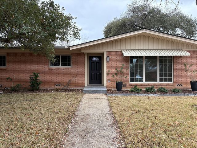 2112 Lenamon Street, Waco, TX 76710