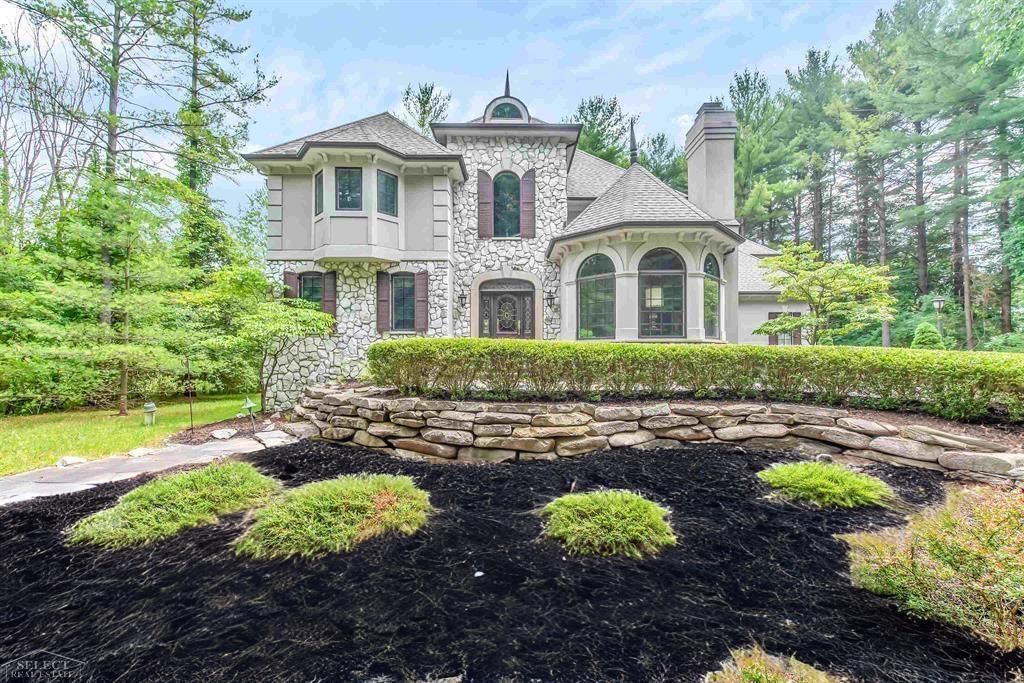 7949 Bridge Valley Drive, Clarkston, MI 48348