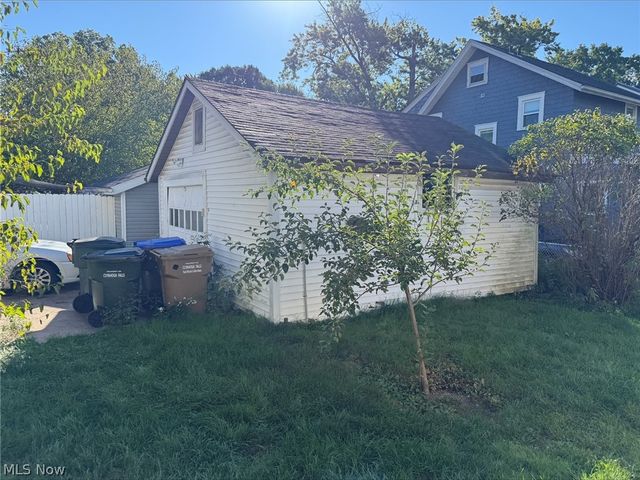 1012 Sackett Avenue, Cuyahoga Falls, OH 44221