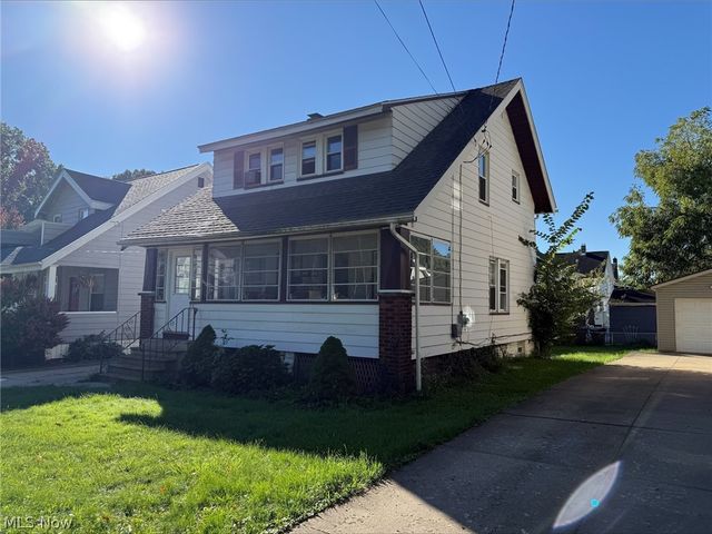 1012 Sackett Avenue, Cuyahoga Falls, OH 44221