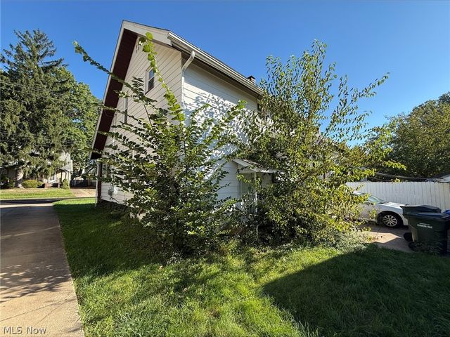 1012 Sackett Avenue, Cuyahoga Falls, OH 44221