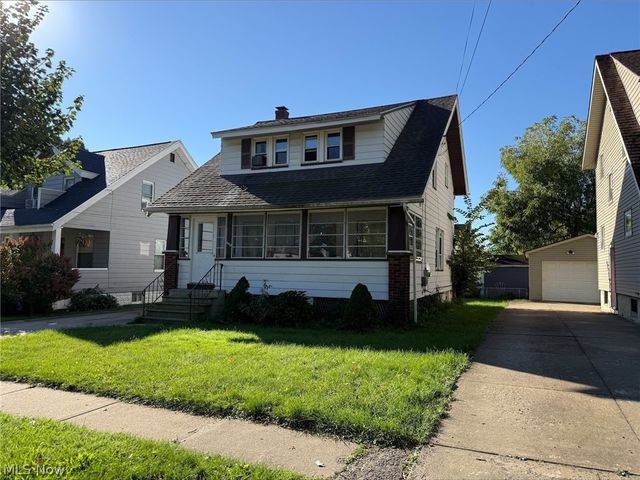 1012 Sackett Avenue, Cuyahoga Falls, OH 44221