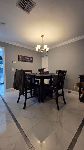 4 Crossings Circle B, Boynton Beach, FL 33435