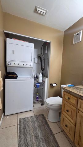 4 Crossings Circle B, Boynton Beach, FL 33435