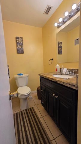 4 Crossings Circle B, Boynton Beach, FL 33435