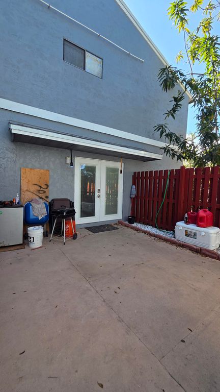 4 Crossings Circle B, Boynton Beach, FL 33435