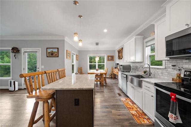 7527 Swaney Road, Browns Summit, NC 27214