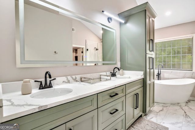 8008 Clearview Circle, Riverdale, GA 30296