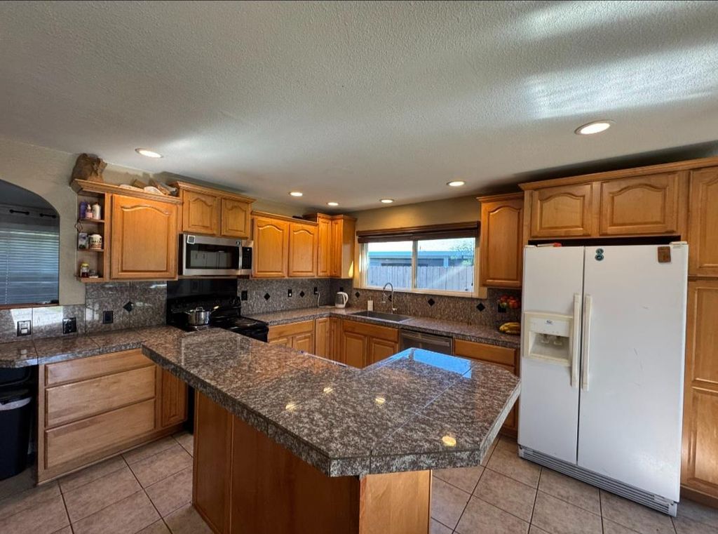 7124 Catamaran Dr, Citrus Heights, CA 95621