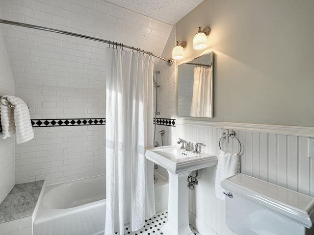 132 W 36th Street, Minneapolis, MN 55408