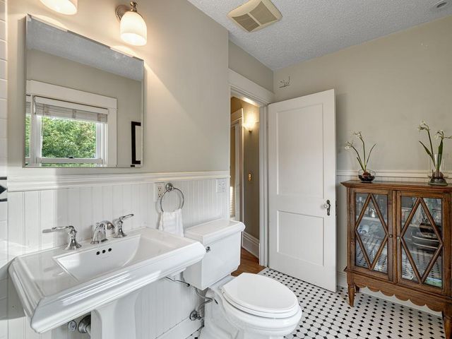 132 W 36th Street, Minneapolis, MN 55408