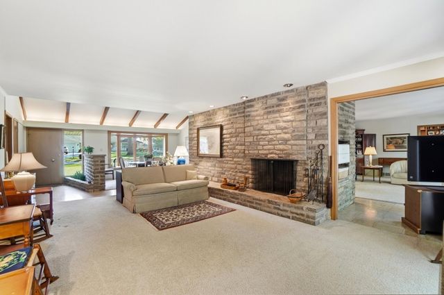 2300 Hoxton Court, Upper Arlington, OH 43220