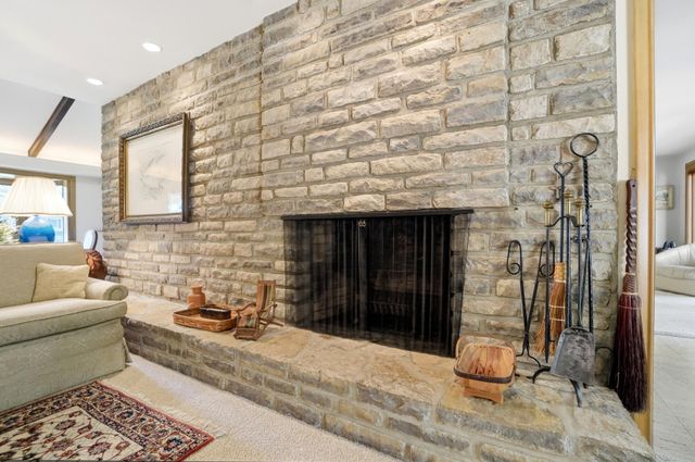 2300 Hoxton Court, Upper Arlington, OH 43220