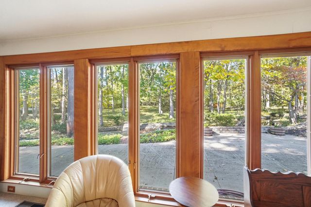 2300 Hoxton Court, Upper Arlington, OH 43220