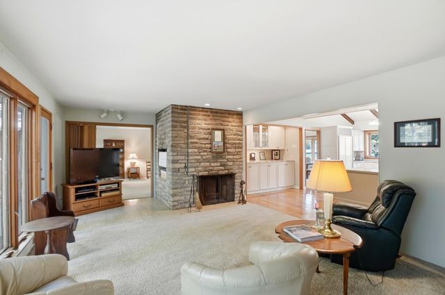 2300 Hoxton Court, Upper Arlington, OH 43220