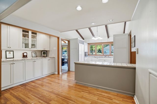 2300 Hoxton Court, Upper Arlington, OH 43220