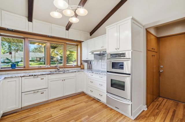 2300 Hoxton Court, Upper Arlington, OH 43220