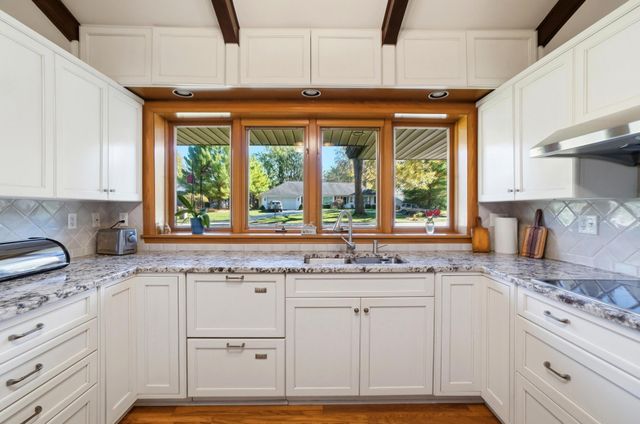 2300 Hoxton Court, Upper Arlington, OH 43220