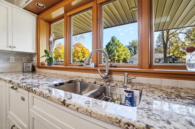 2300 Hoxton Court, Upper Arlington, OH 43220