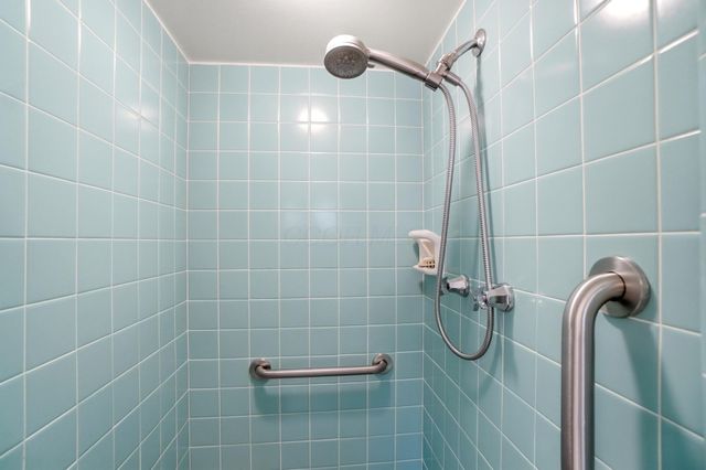 2300 Hoxton Court, Upper Arlington, OH 43220