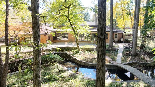 2300 Hoxton Court, Upper Arlington, OH 43220