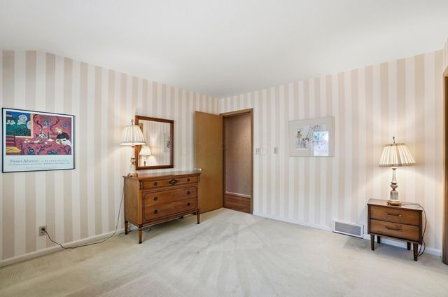 2300 Hoxton Court, Upper Arlington, OH 43220