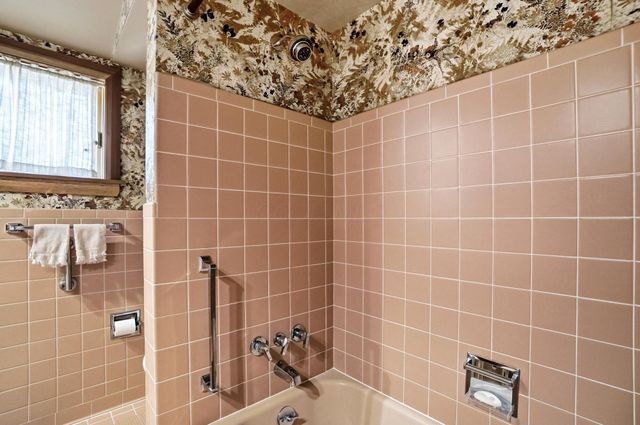 2300 Hoxton Court, Upper Arlington, OH 43220