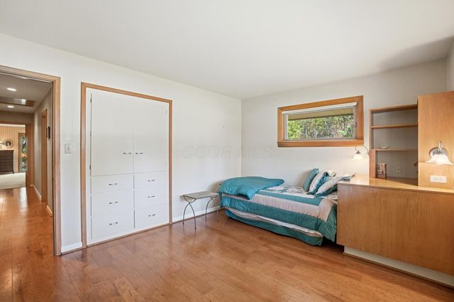 2300 Hoxton Court, Upper Arlington, OH 43220