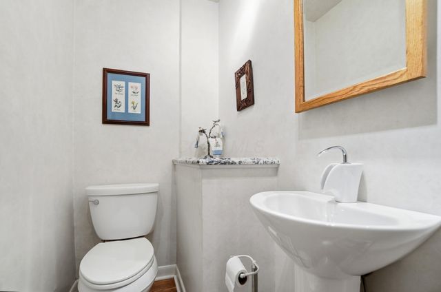 2300 Hoxton Court, Upper Arlington, OH 43220