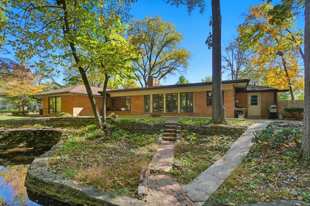 2300 Hoxton Court, Upper Arlington, OH 43220