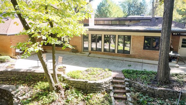 2300 Hoxton Court, Upper Arlington, OH 43220