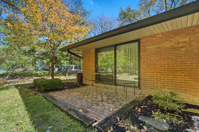 2300 Hoxton Court, Upper Arlington, OH 43220