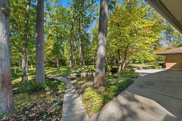 2300 Hoxton Court, Upper Arlington, OH 43220