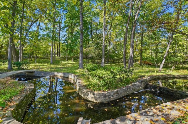 2300 Hoxton Court, Upper Arlington, OH 43220