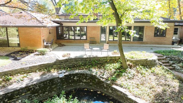 2300 Hoxton Court, Upper Arlington, OH 43220