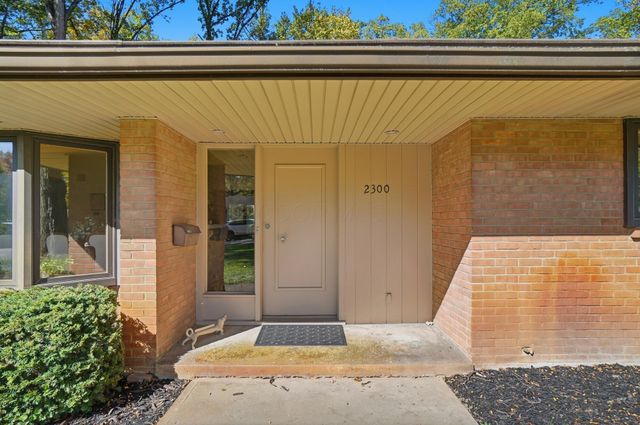2300 Hoxton Court, Upper Arlington, OH 43220